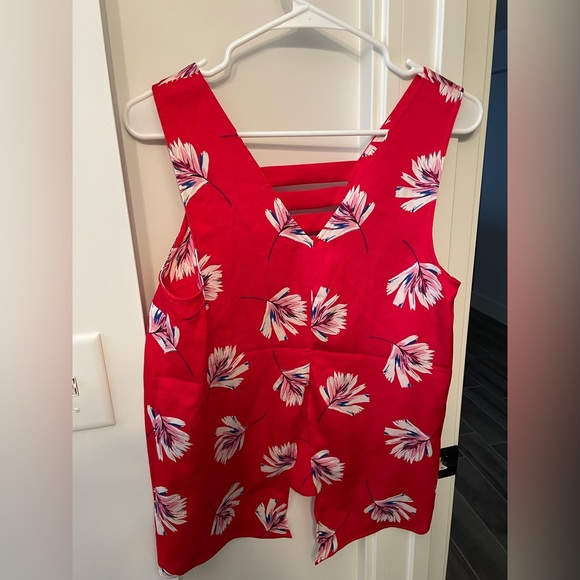 Express Red Floral Top - NWT - Size Medium - Picture 4 of 4